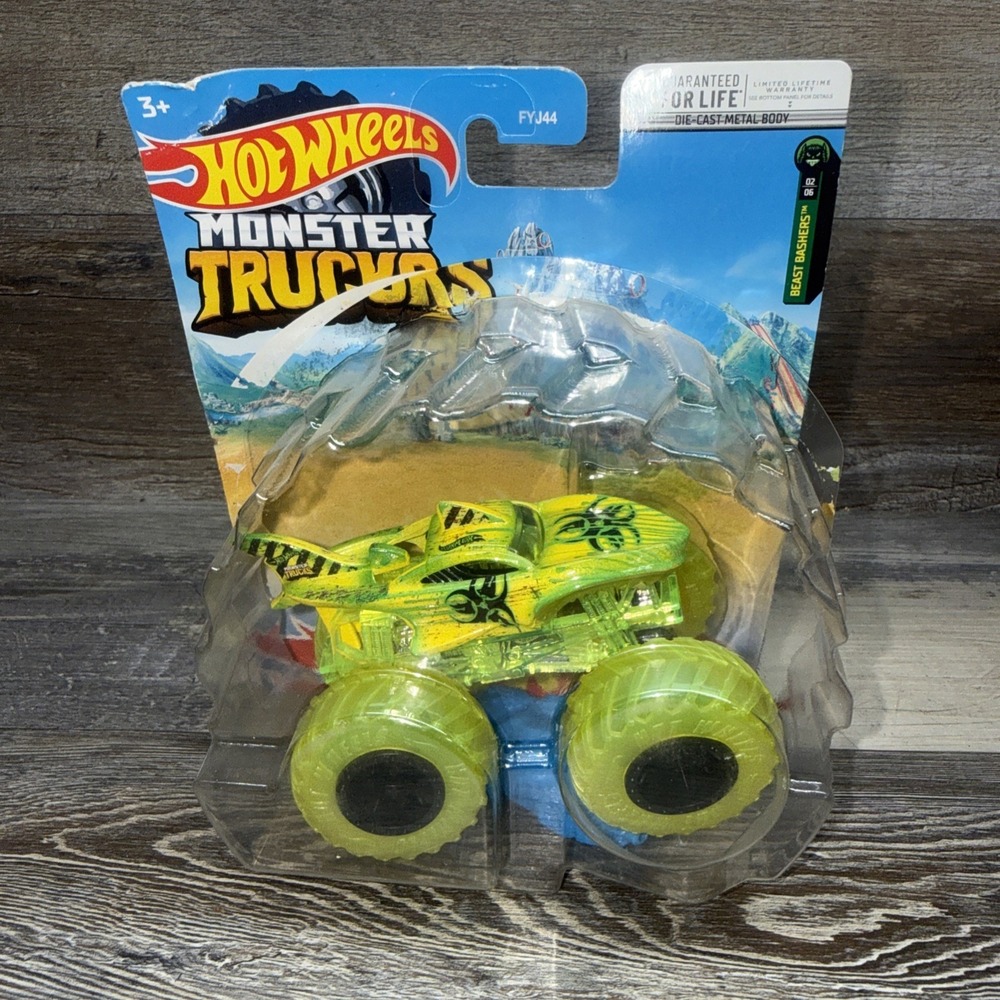 Hot Wheels Monster Trucks Green Shark Wreak Re-crushable Car Damaged Package